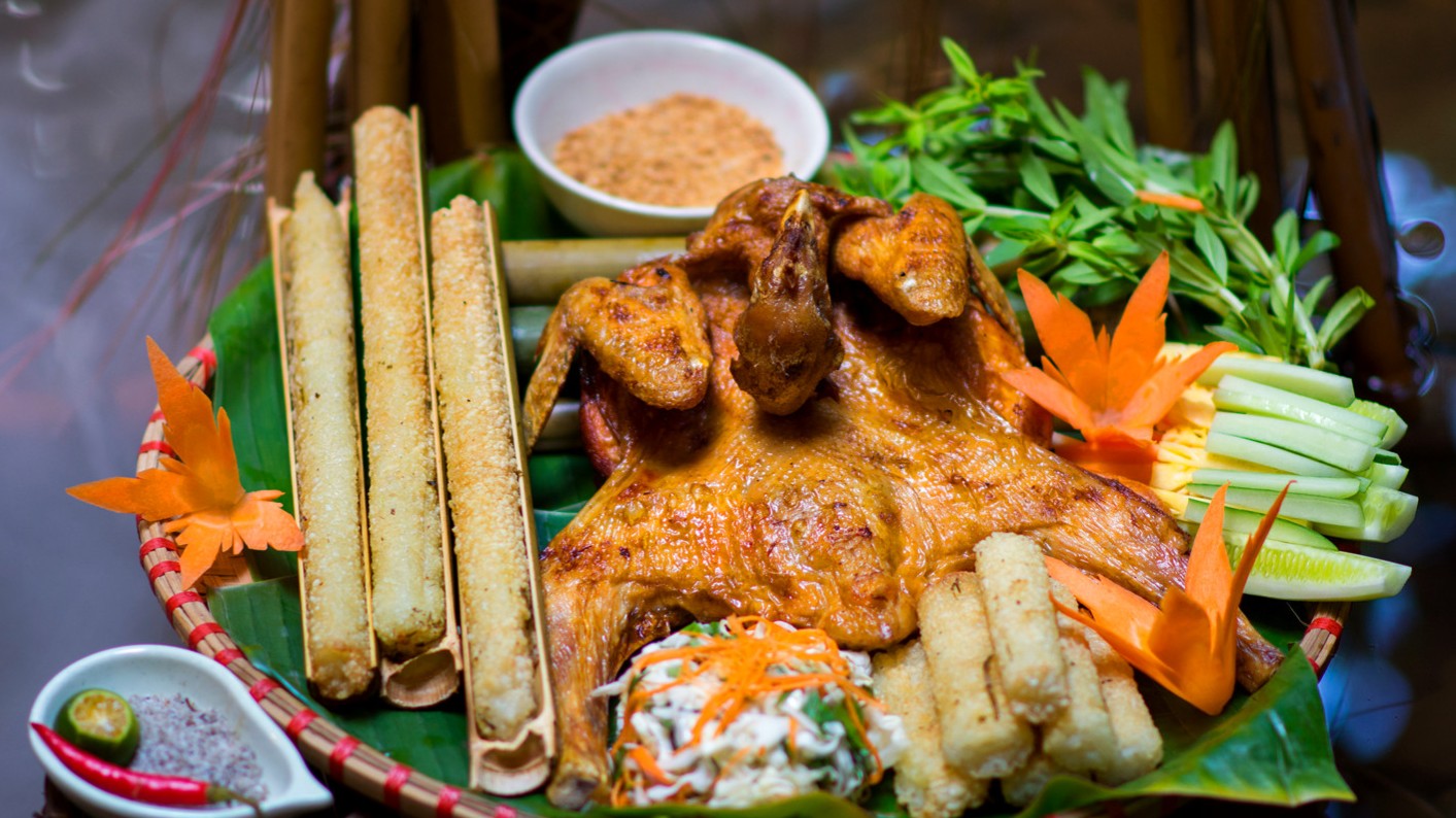 Gà nướng cơm lam